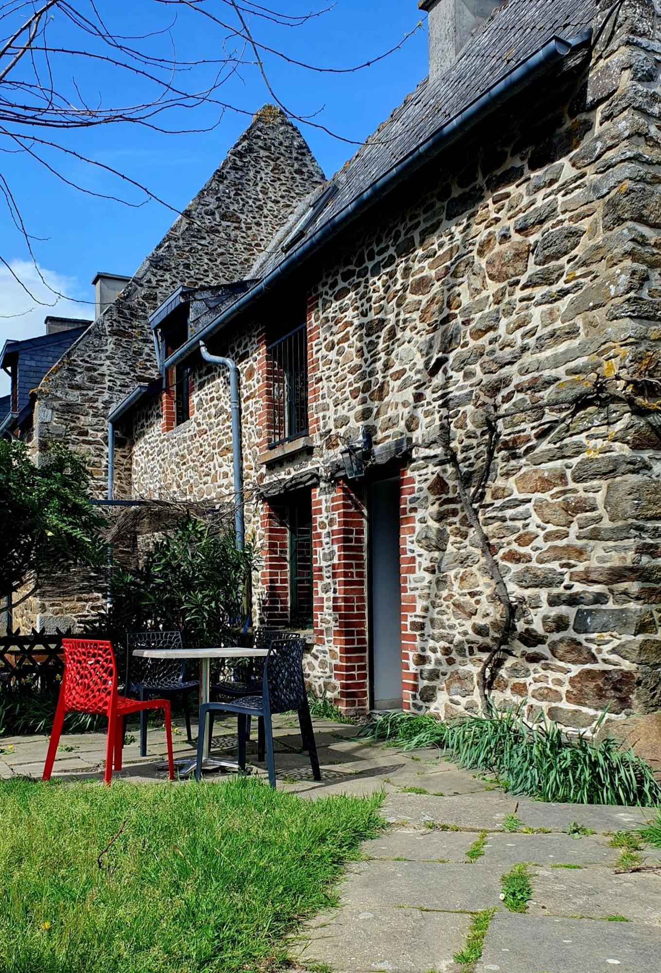 L'Auberge De La Porte Saint-Jouan-des-Guérets Extérieur photo