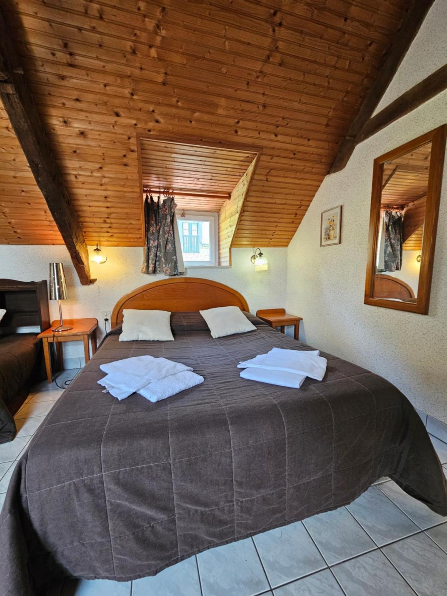 L'Auberge De La Porte Saint-Jouan-des-Guérets Chambre photo