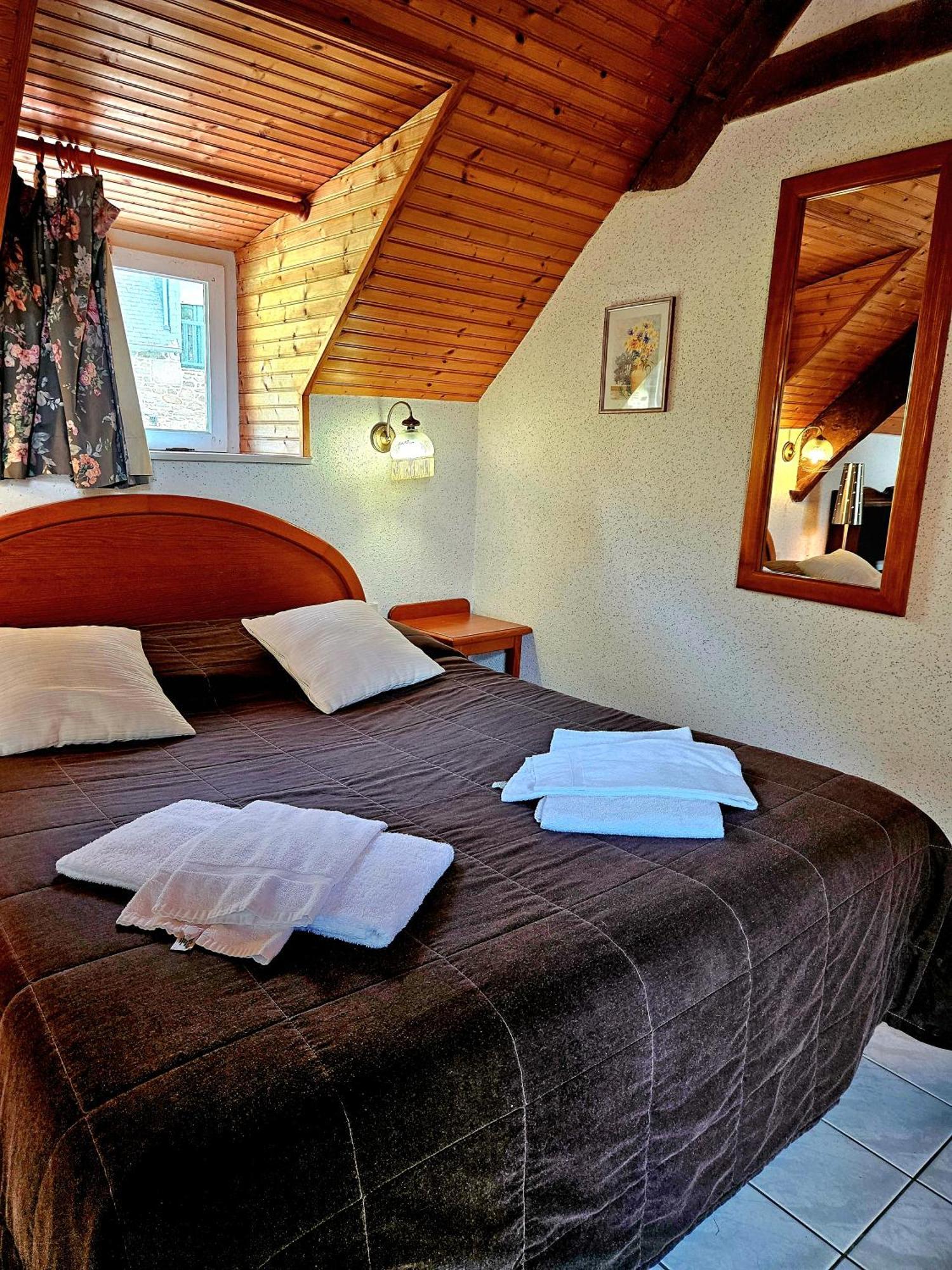 L'Auberge De La Porte Saint-Jouan-des-Guérets Chambre photo